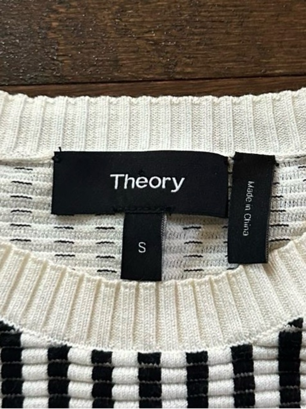 Theory Knit sleeveless Sweater White/Black Striped size Small-Like New - Picture 5 of 7